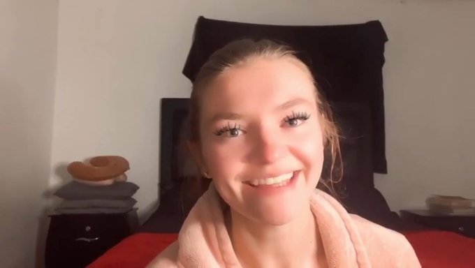 American Teen'S Close Up Orgasm And Dirty Talk On Webcam