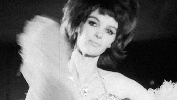 A Classic British Strip Tease: The Ultimate Vintage Experience