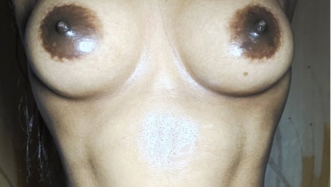 Indian Girl Masturbates While Getting Oil Massage